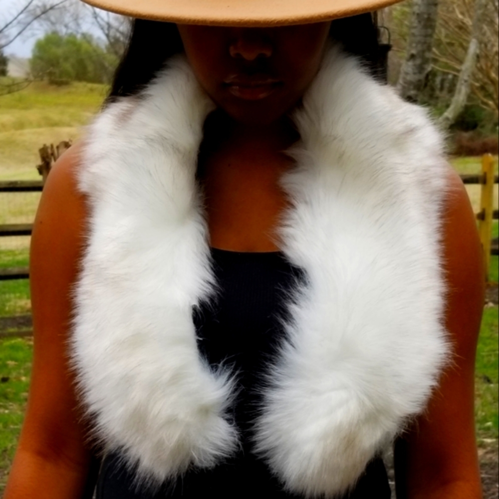 đ¤Luxurious Cream & Brown faux fur scarfđ¤ - Picture 4 of 16